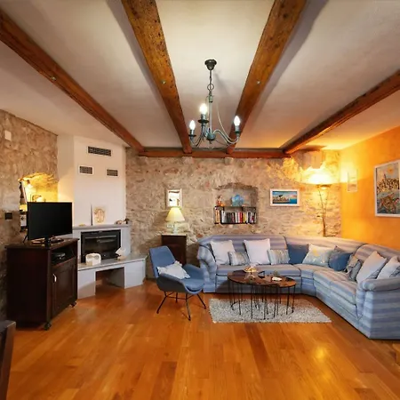 Vicina 4*